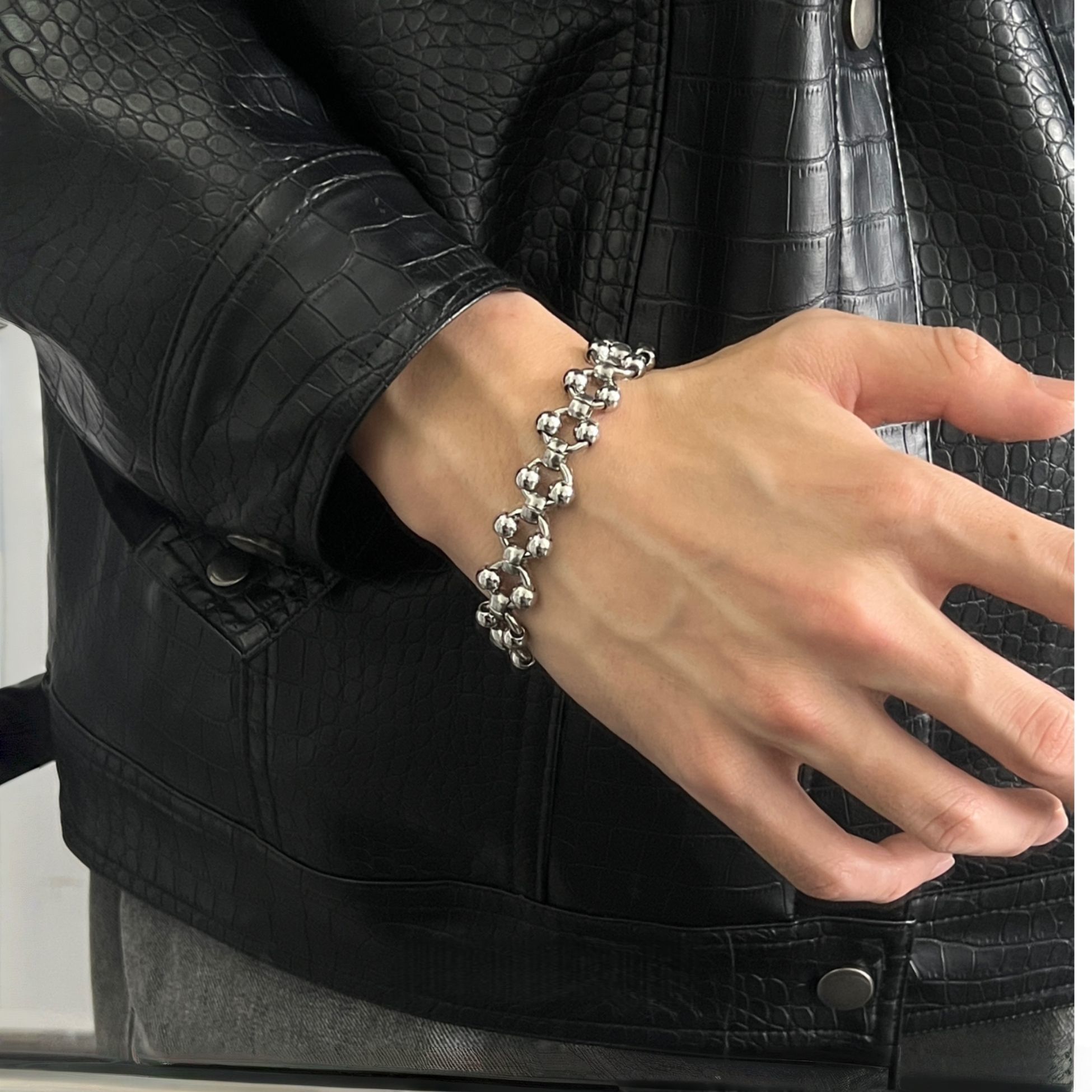 Gelang Manik Baja Berongga Gay - Streetwear Brand Jewelry ulasan dan harga